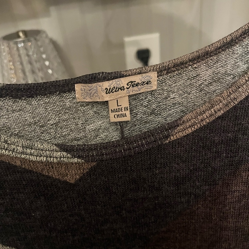 Chevron Patterned Sweater - Picture 2 of 3